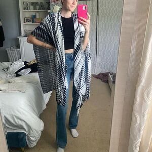 Michael Stars Black & White Wrap